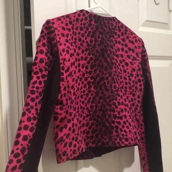 BCBG crop jacket. Worn once - Picture 4 of 9
